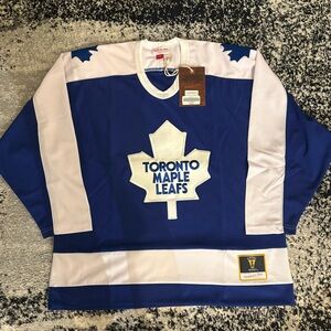 Mitchell & Ness Maple Leafs Jersey - size M - BRAND NEW